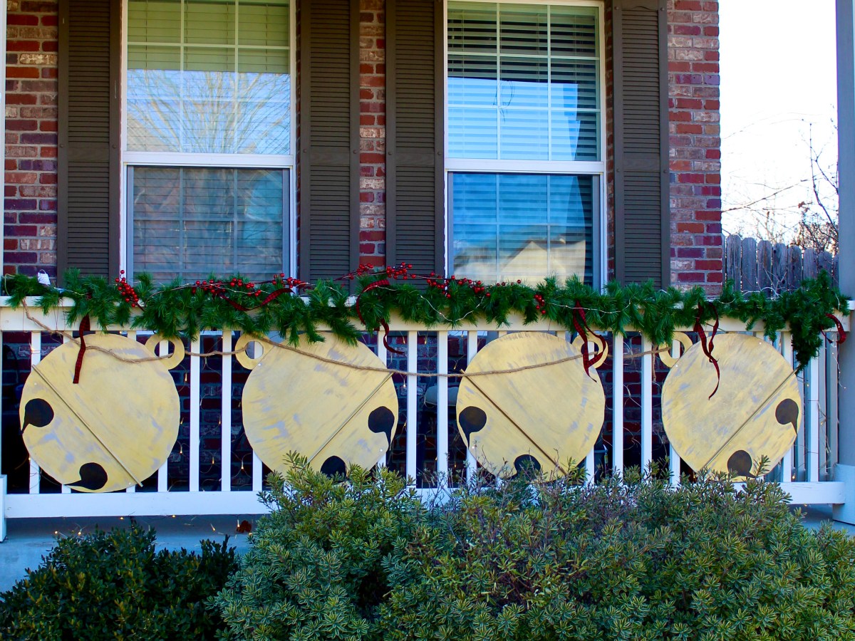 How To Make Giant Jingle Bell Outdoor&nbsp;Decorations